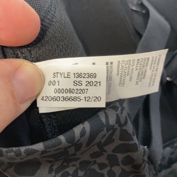 NWOT Under Armour‎ fitted printed sports bra size XS - Picture 8 of 9